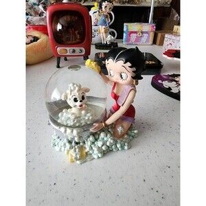 Betty Boop Bubble Bath Snow Globe With Pudgy